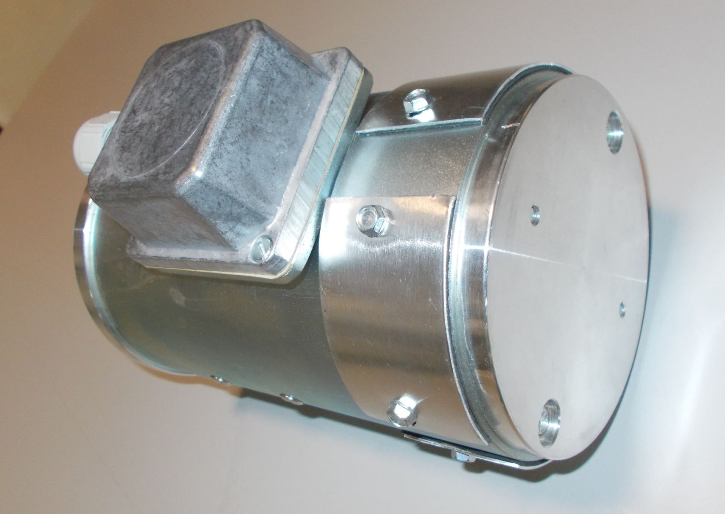 Quiet and Vibration-Free 370W Electric Motor (3000rpm)