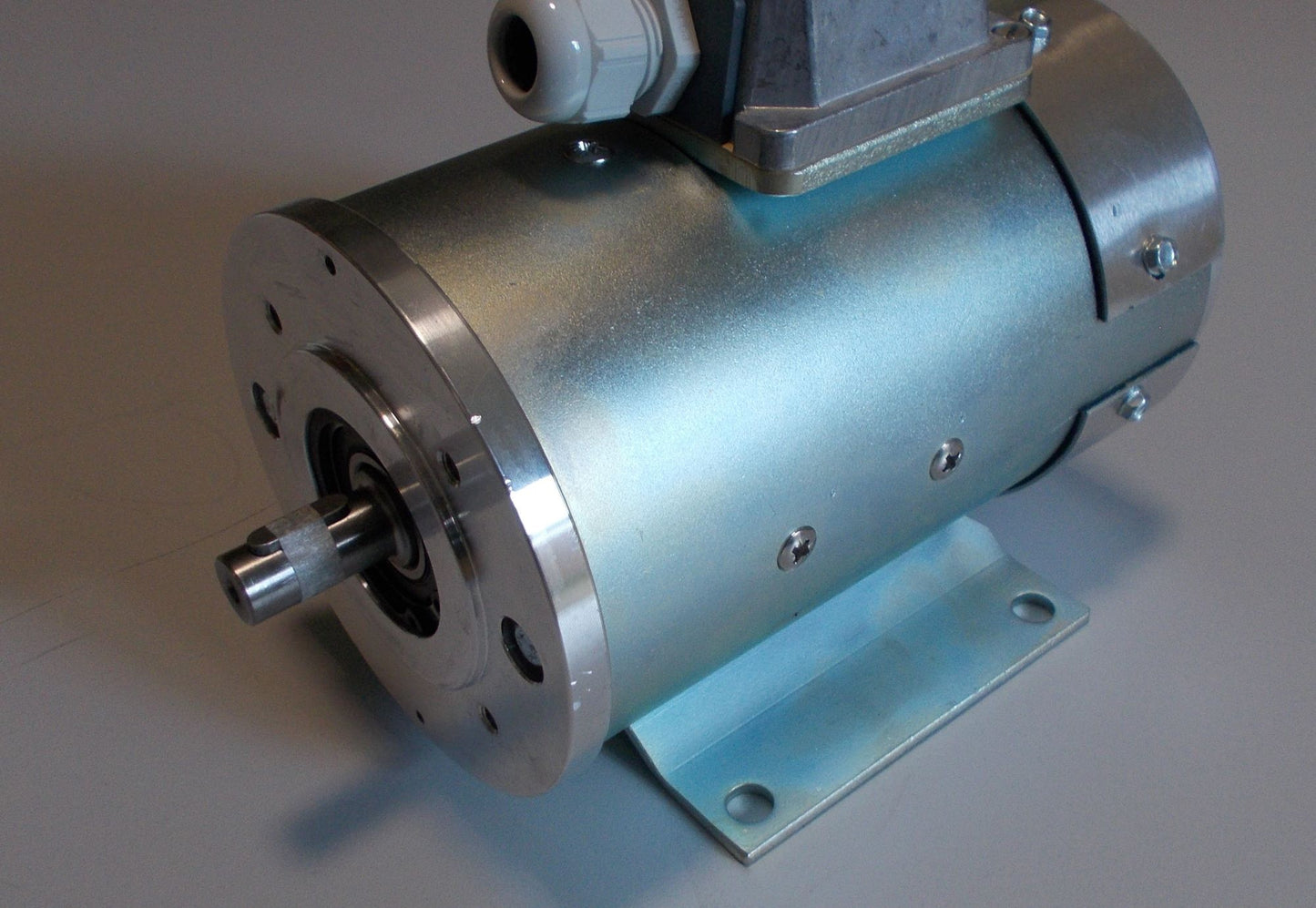 Quiet and Vibration-Free 370W Electric Motor (3000rpm)