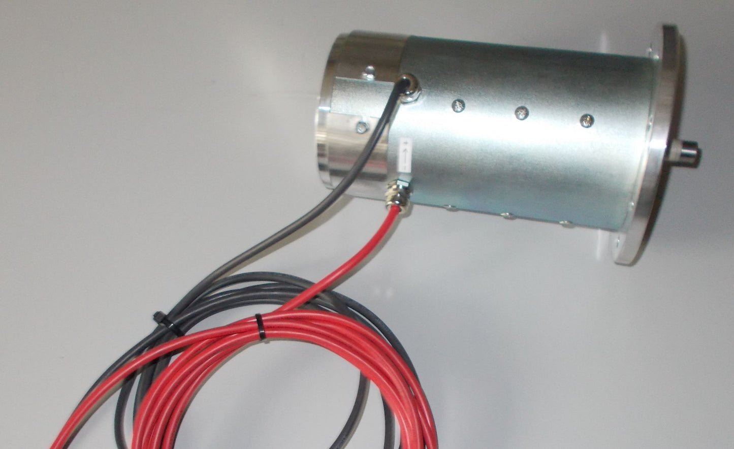 Quiet and Vibration-Free 700W Electric Motor (3000rpm)