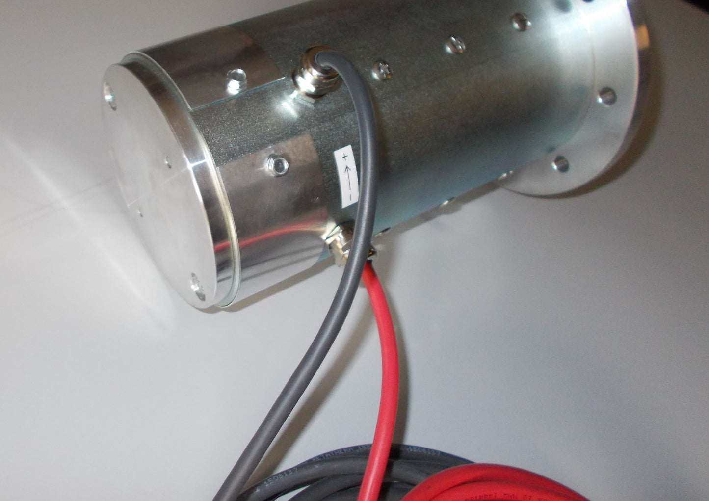 Quiet and Vibration-Free 700W Electric Motor (3000rpm)