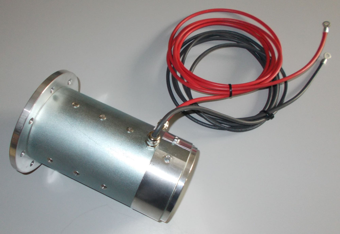 Quiet and Vibration-Free 700W Electric Motor (3000rpm)